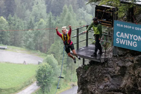 El Canyon Swing