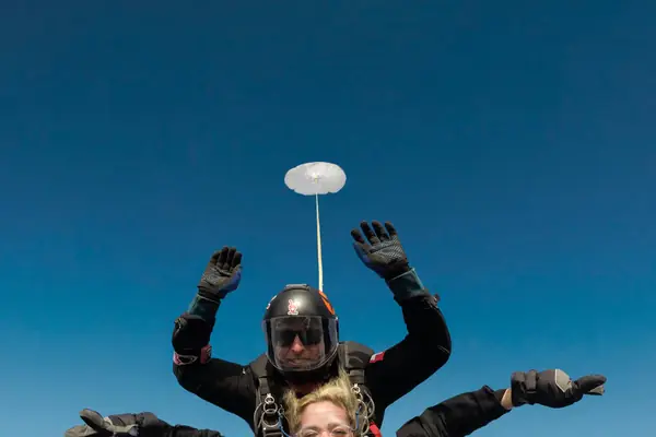 Paracaidismo desde avión